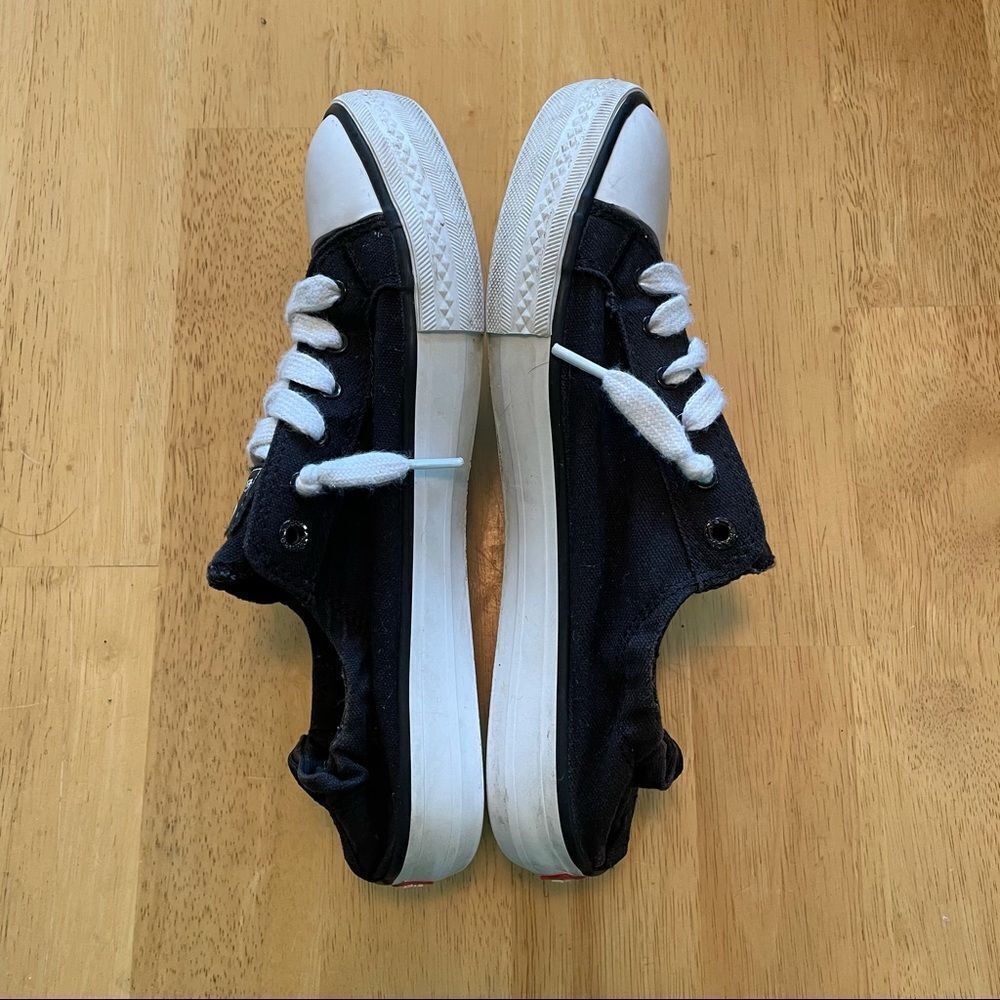 Women’s Levi’s Chucks shoes size 7.5 black sneakers - Picture 3 of 4